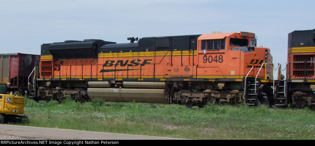 BNSF 9048